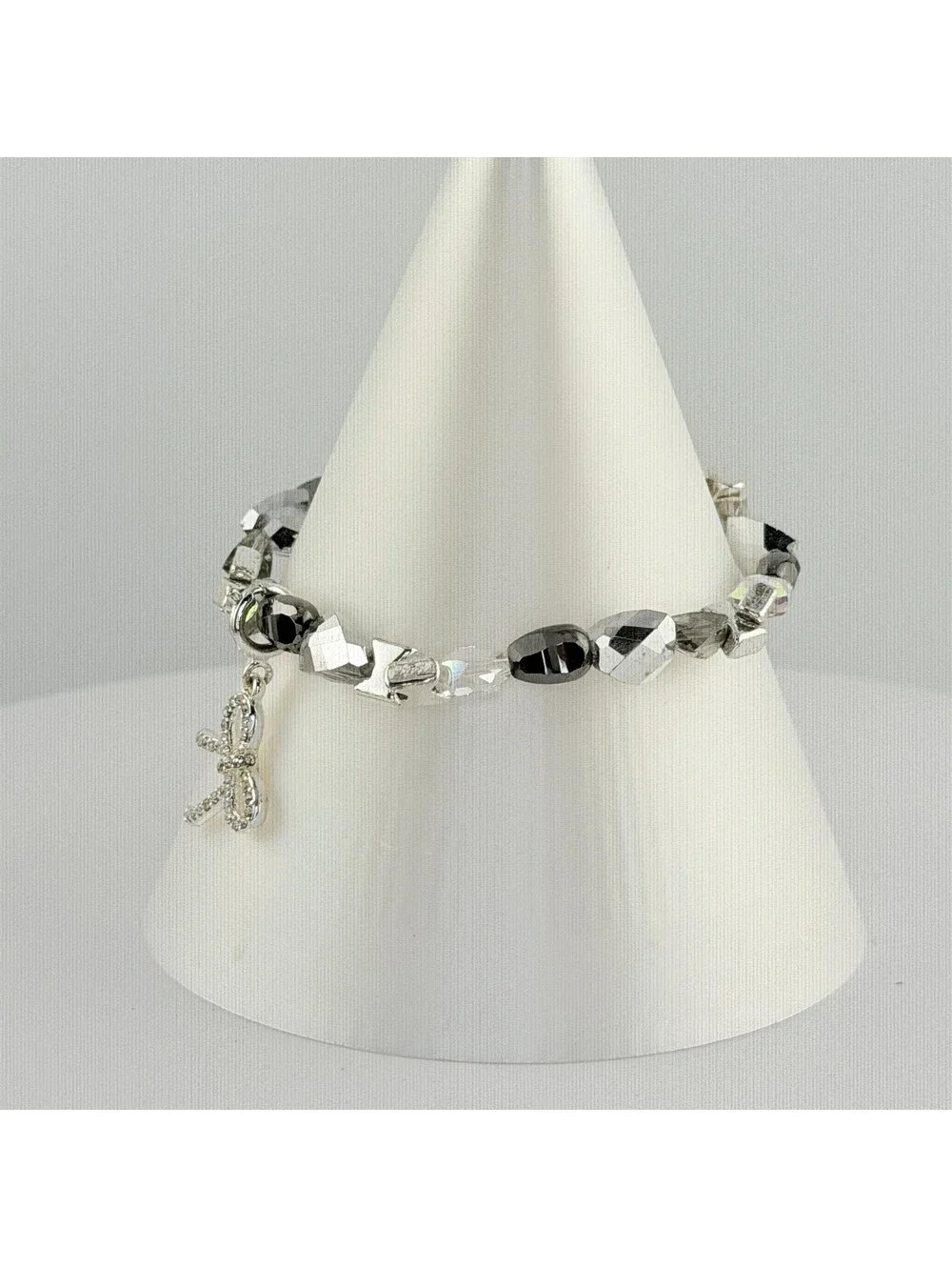 Bomb Party Single Stack Bow Charm Bracelet - on Silver Plating #181